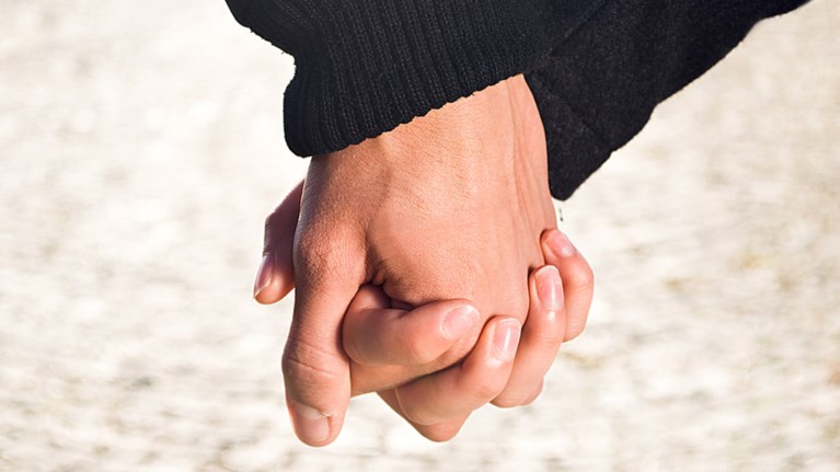 ti-na-peis-kai-na-min-peis-se-enan-astheni-me-karkino