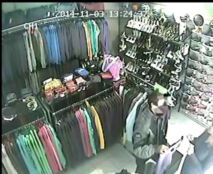 O απαγωγέας αγοράζει ρούχα για την 27χρονη