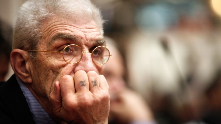 mpoutaris-den-exoume-lefta-balte-ki-eseis-kana-fwtaki