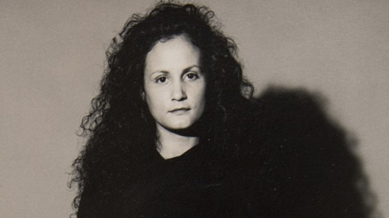 i-gunaika-pou-den-xamogelase-pote-gia-na-min-kanei-rutides