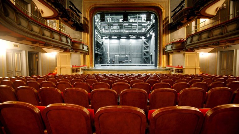 sta-xeria-tou-ethnikou-theatrou-pernaei-to-reks
