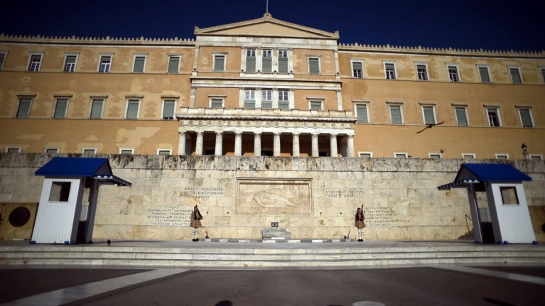 gia-bathu-dixasmo-kai-gkriza-ellada-miloun-ta-diethni-mme