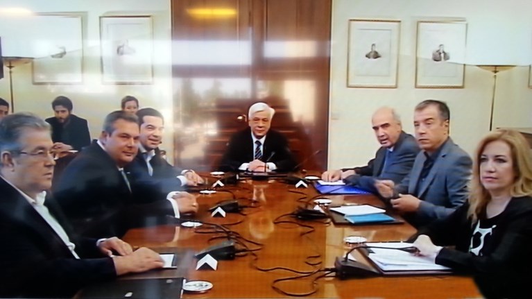 se-ekseliksi-to-sumboulio-twn-politikwn-