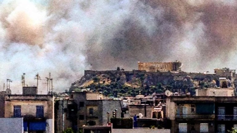 i-akropoli-se-fonto-ekeinwn-pou-misoun-tin-athina