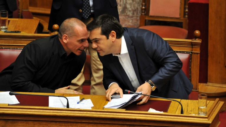 nees-boles-apo-baroufaki-o-tsipras-paradothike-alliws-tha-ton-ektelousan