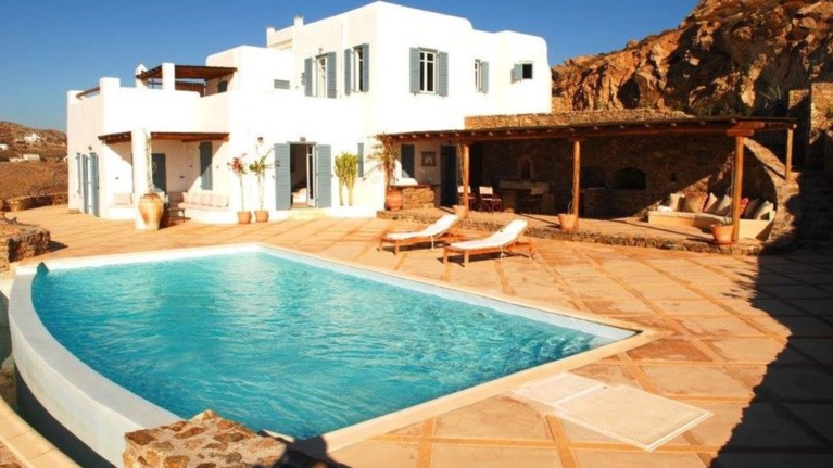 i-xlidati-bila-liapi-sti-mukono-noikiazetai-gia-1800-ti-bradia