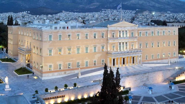 ti-problepei-to-suntagma-gia-tis-diereunitikes-entoles