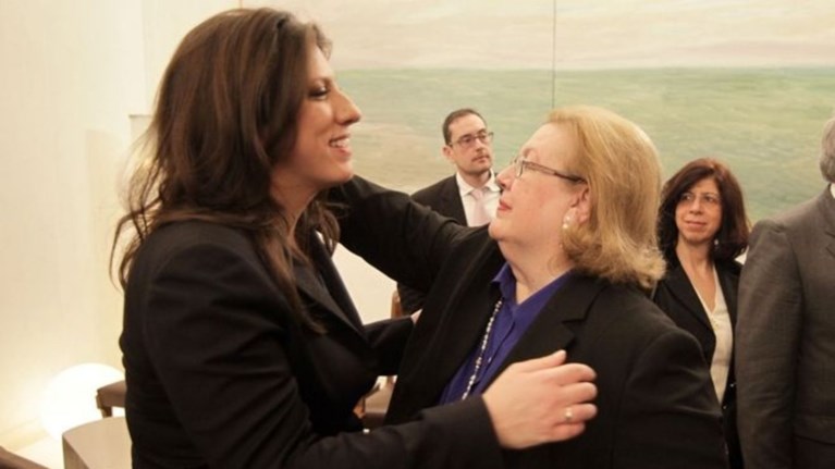 i-mitera-tis-zwis-kata-pappa-gia-tis-tileoptikes-adeies