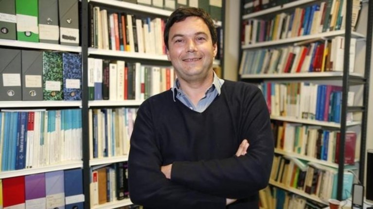 o-kindunos-tou-grexit-paramenei-leei-o-sumboulos-twn-podemos-tpiketi