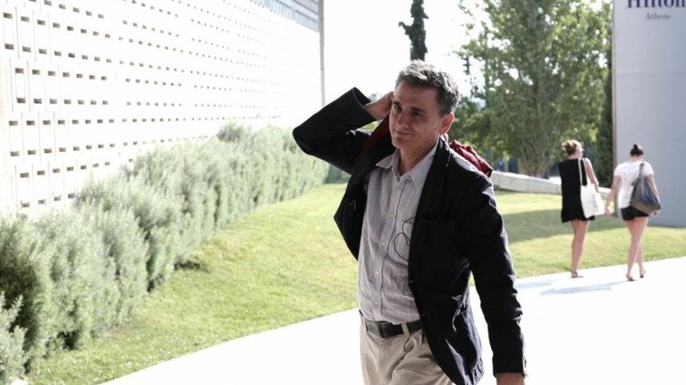 tsakalwtos-an-kai-aristeros-mporw-na-min-kanw-aristera-pragmata