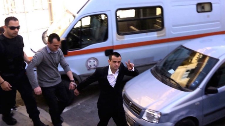 katadikastike-gia-enoples-listeies-stin-kriti-alla-i-zwi-tou-egine-tainia