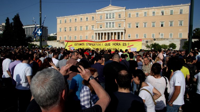 apo-tin-plateia-suntagmatos-stin-kalpi-twn-suriza-anel