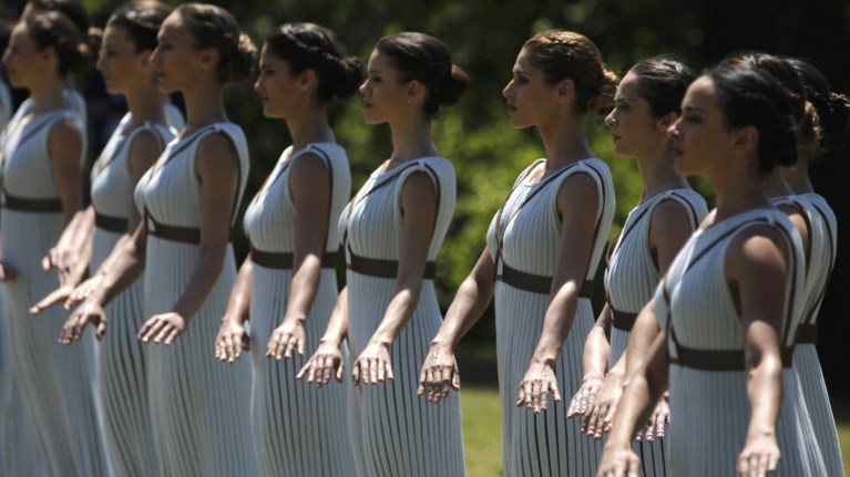 kare-kare-i-teleti-afis-tis-olumpiakis-flogas