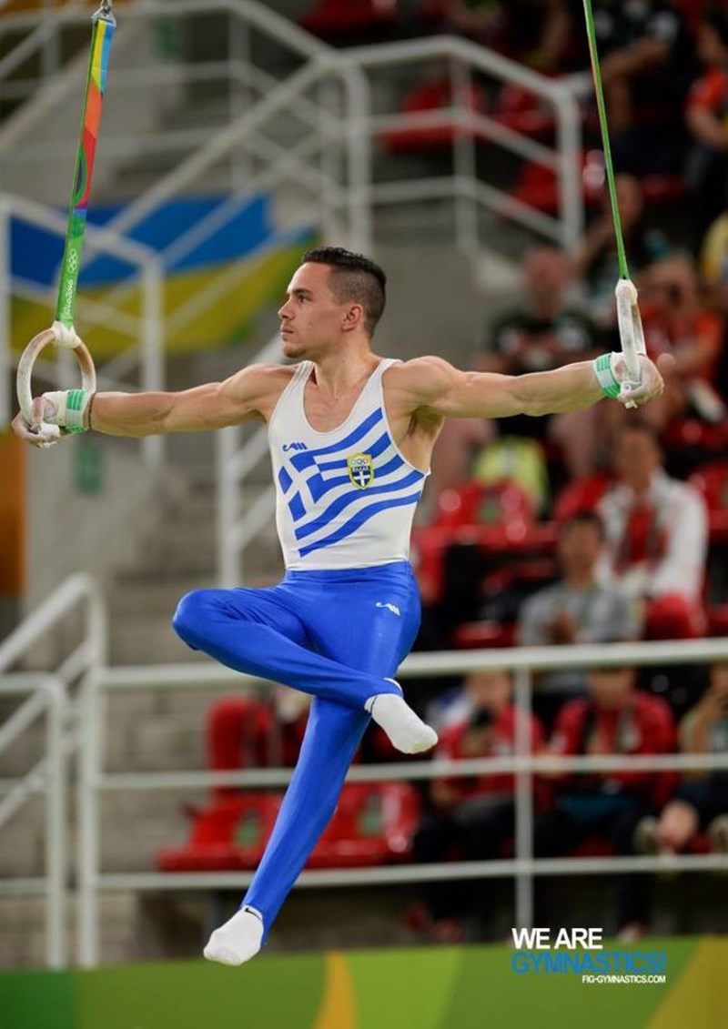 Mα τι έκανε πάλι ο Λευτέρης Πετρούνιας - Σταυροπόδι και ποδήλατο στουε κρίκους