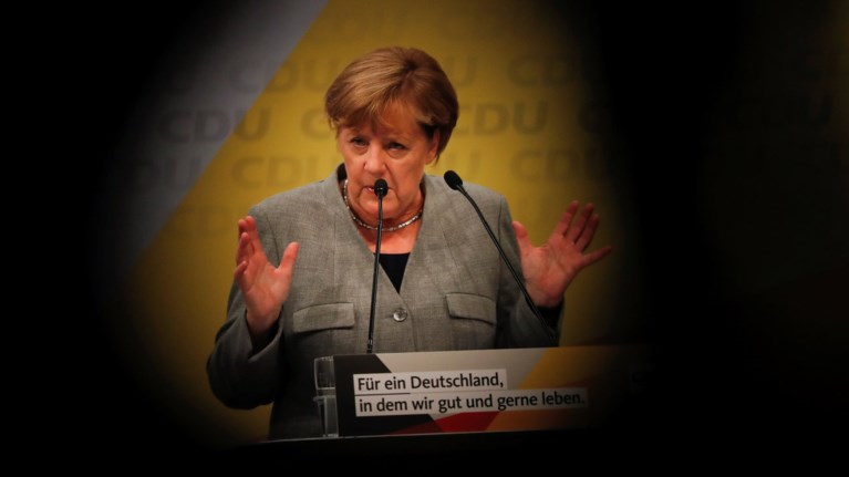 http://www.thetoc.gr/images/articles/4/article_146904/merkel-mi-stoxopoieite-tous-ellines---exoun-aksioprepeia.w_l.jpg