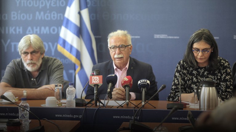 o-gabroglou-anakoinwnei-allages-se-lukeia-kai-eisagwgi-se-aei-live