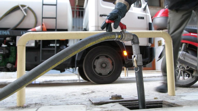 sta-upsi-to-petrelaio-thermansis---tha-ftasei-ws-12-eurw-ana-litro