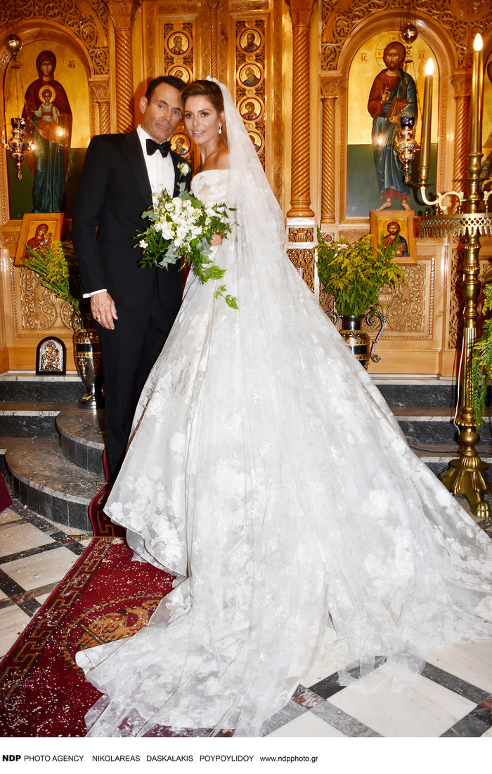 Όσα έγιναν στον απλό, παραδοσιακό και ελληνικό γάμο της Μαρίας Μενούνος! (εικόνες)
