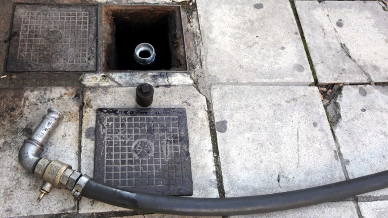 kke-katargisi-efk-kai-fpa-sto-petrelaio-thermansis