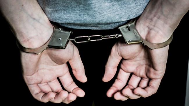 Φρίκη στην Αθήνα: 20χρονος ασελγούσε στα ανίψια του με τον 40χρονο σύντροφό του - 4 και 2 ετών τα παιδιά