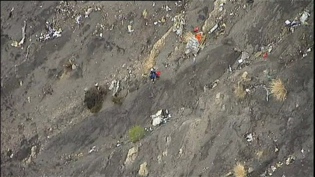 Germanwings: Σταμάτησαν οι έρευνες τη νύχτα
