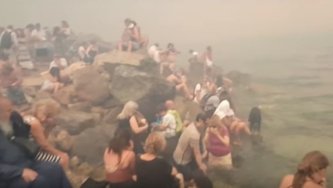 Καταλογισμό ποινικών ευθυνών για τη φωτιά στο Μάτι ζητούν 4 πανεπιστημιακοί