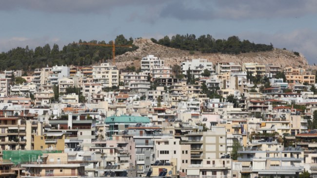 Σε ποιες περιοχές της Αθήνας "ξεφεύγουν" οι τιμές των ακινήτων - Γιατί έχουν γίνει περιζήτητες οι εξοχικές κατοικίες