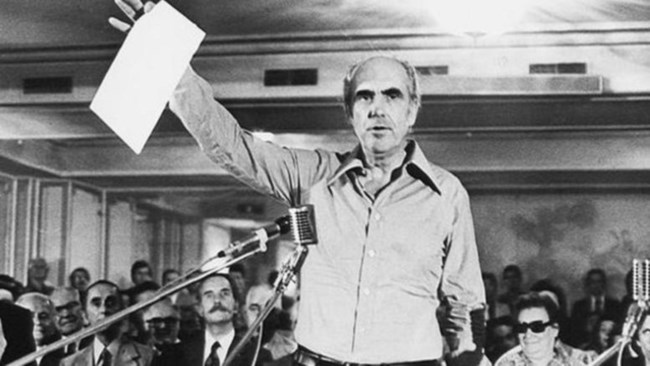 Ένα διαφορετικό πορτρέτο για τον Ανδρέα Παπανδρέου από τη Μυρσίνη Ζορμπά