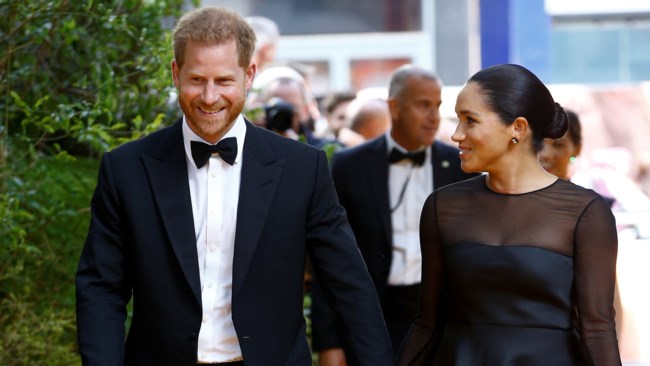 Μέγκαν Μαρκλ: Η χειμερινή εμφάνισή της στα μαύρα μέσα στο καλοκαίρι