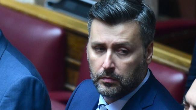 Ο Καλλιάνος καταγγέλλει απόπειρα διάρρηξης από κουκουλοφόρους