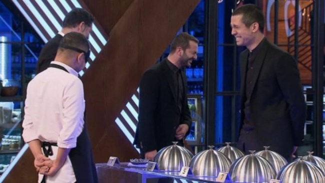 MasterChef: Οι... γέροι του μάπετ σόου και το γέλιο μέχρι δακρύων Κοντιζά - Κουτσόπουλου [Βίντεο]