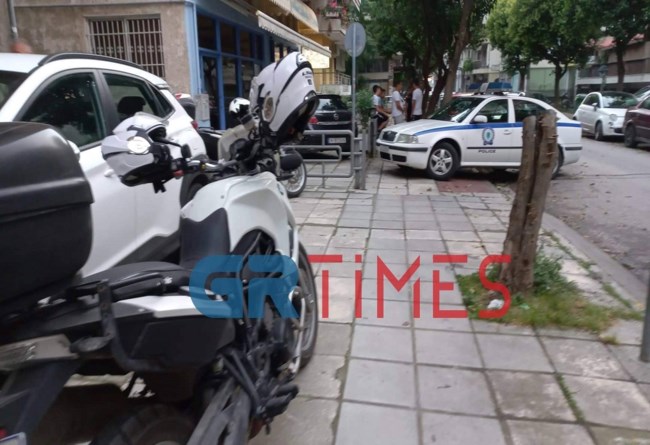 Τραγωδία στη Θεσσαλονίκη: 27χρονη έπεσε στο κενό από τον 5ο όροφο - Βρέθηκε σε λίμνη αίματος, μόνο με το εσώρουχο