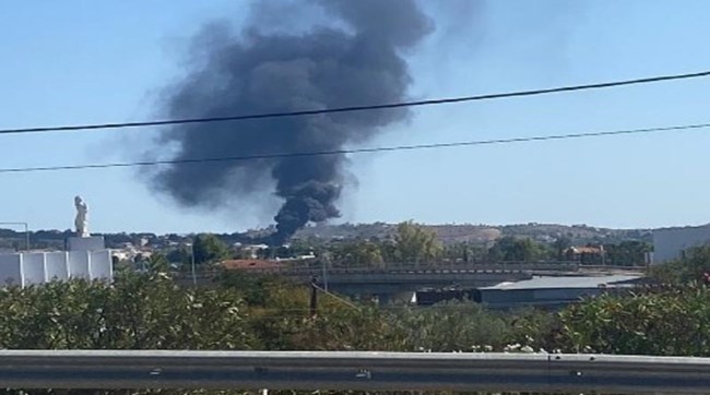 Φωτιά στην οροφή του Μουσικού Σχολείου Παλλήνης [εικόνες - βίντεο]