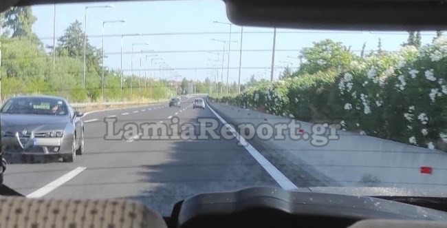 "Χάρος" στην εθνική οδό Αθηνών - Λαμίας - Οδηγούσε ανάποδα στην αριστερή λωρίδα