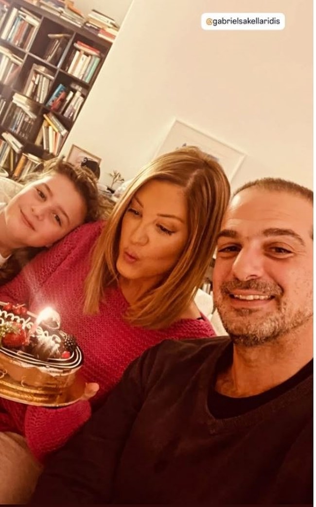 Oικογενειακή γιορτή για τη Ράνια Τζίμα και τον Γαβριήλ Σακκελαρίδη - Μαζί με την κόρη τους στο σπίτι τους