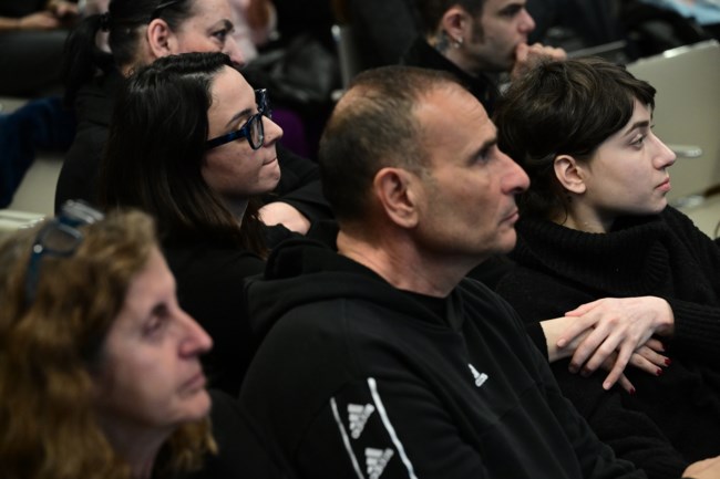 Τέμπη: "Πέταξαν την τέφρα των νεκρών μας" - Κατάθεση ψυχής από τους συγγενείς των θυμάτων