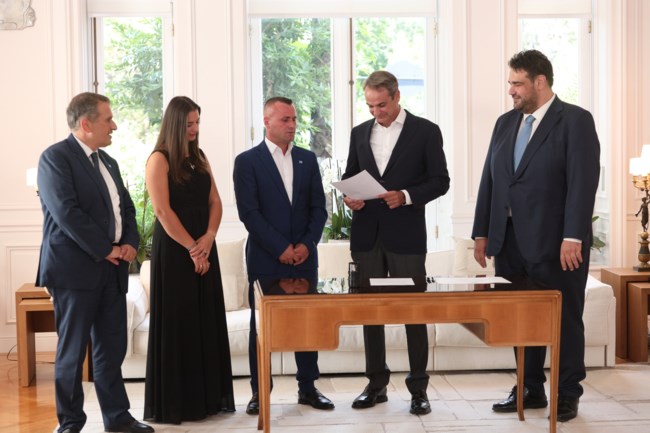 Γκόκα Λεβιάν: Έλληνας πολίτης ο Αλβανός ήρωας που βούτηξε να σώσει τα παιδιά που πνίγονταν στον Αραχθο [εικόνες]