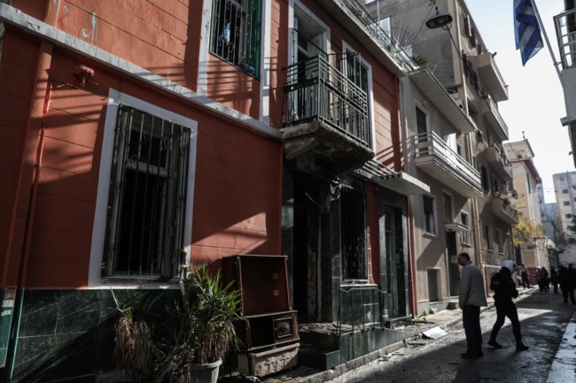 Πυρκαγιά σε μονοκατοικία στο κέντρο της Αθήνας - Δύο παιδιά στο νοσοκομείο