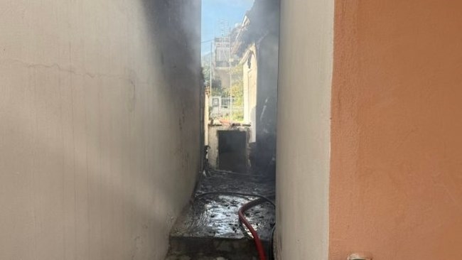 Τραγωδία στη Λαμία: Νεκρός 53χρονος μετά από φωτιά στο σπίτι του [εικόνες-βίντεο]