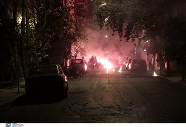 Επέτειος Γρηγορόπουλου: Μάχες με φωτιές, μολότοφ και χημικά σε Αθήνα και Θεσσαλονίκη [Εικόνες - Βίντεο]