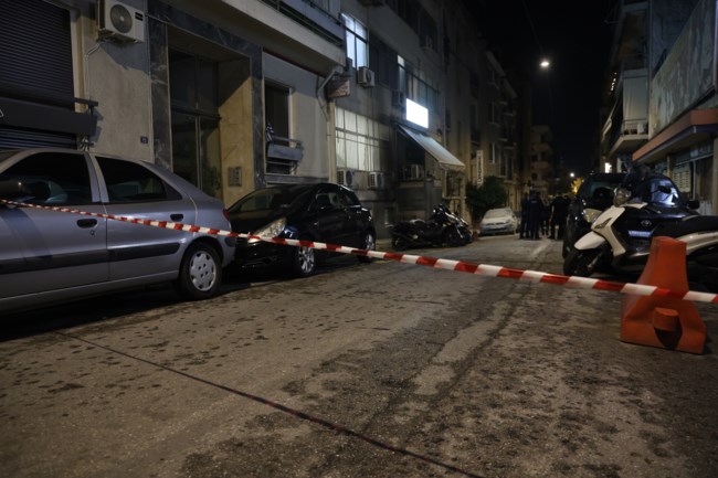 Συναγερμός: Επίθεση αγνώστων με μολότοφ στο ΑΤ Κυψέλης - 14 προσαγωγές και ζημιές σε ΙΧ [βίντεο]