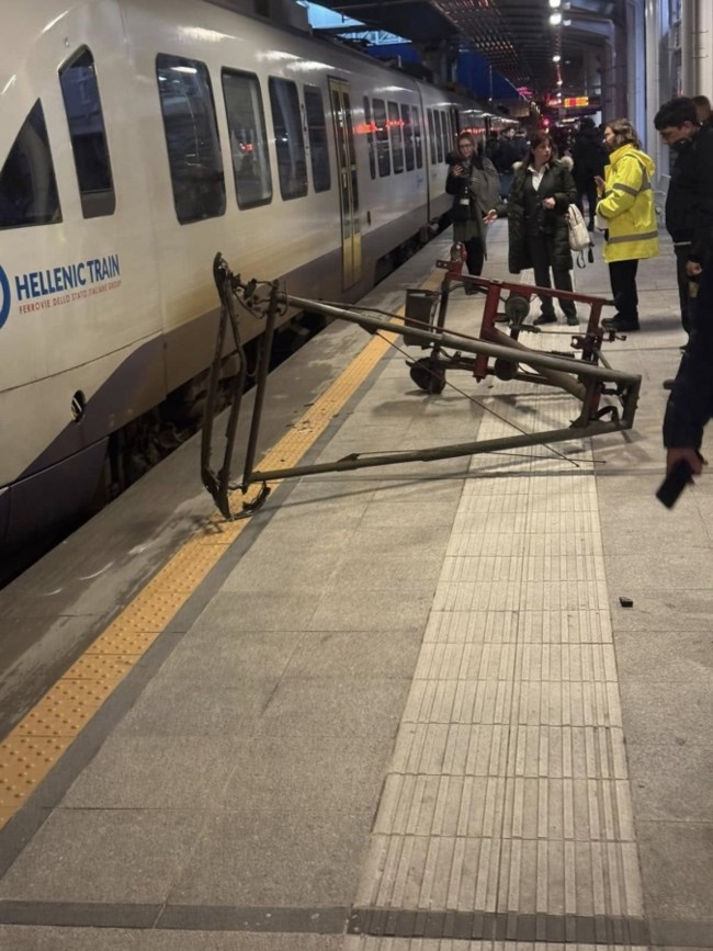 Προαστιακός Παντογράφος