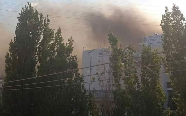 Οριοθετήθηκε η φωτιά στον Κορυδαλλό που έκαιγε κοντά σε σπίτια - Στη μάχη τρία ελικόπτερα