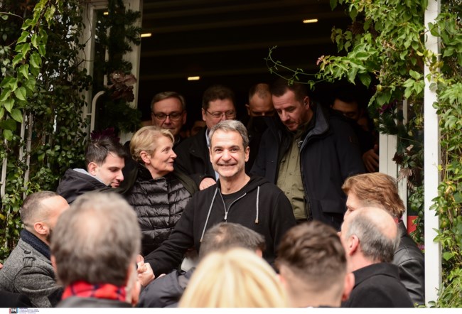 Μητσοτάκης σε πολίτες στο Γαλάτσι: "Θα τα βάλουμε με το τέρας της ακρίβειας - Δεν θα ανεχτώ τον πληθωρισμό της απληστίας"