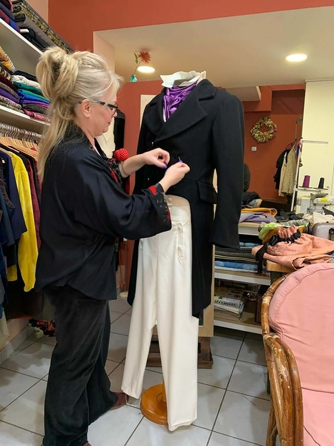 Τα ρούχα του "Καποδίστρια": Η Αρτεμις Ισουφλλάρι, μοδίστρα και σχεδιάστρια ρούχων, μιλά για την εμπειρία στην ταινία