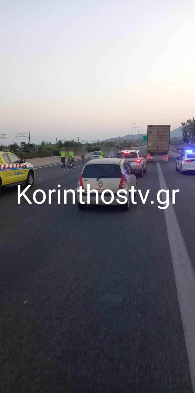 Καραμπόλα τριών οχημάτων στην Αθηνών - Κορίνθου: Κλειστό το ρεύμα προς Κόρινθο