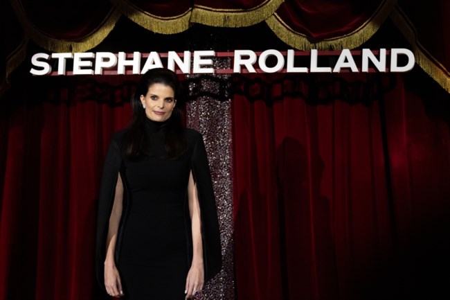 Η Αθηνά Ωνάση με λουκ α λα Τζάκι Κένεντι σε επίδειξη μόδας - Η σπάνια εμφάνιση της χρυσής κληρονόμου