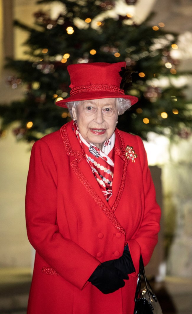 Βασιλικά χριστουγεννιάτικα δώρα: Το... πλαστικό ποντίκι και το σκουφάκι με τη βρισιά