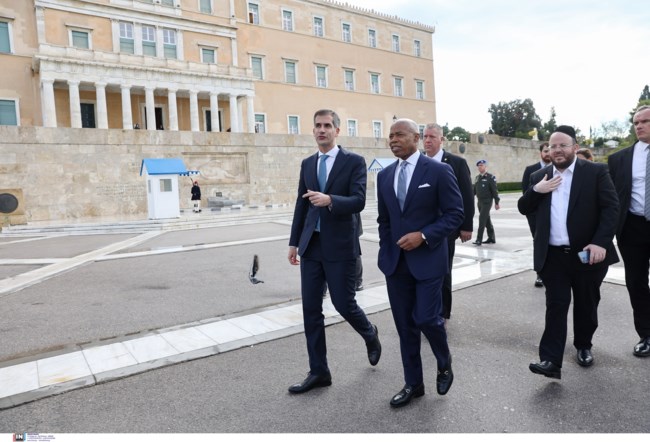 Στην Αθήνα ο δήμαρχος της Νέας Υόρκης Έρικ Άνταμς - Υπέγραψε Σύμφωνο Αδελφοποίησης με τον Κώστα Μπακογιάννη