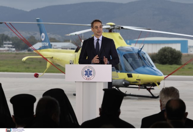 Μητσοτάκης σε διασώστες, νοσηλευτές και γιατρούς: "Γρήγορη οικοδόμηση ενός νέου ΕΚΑΒ"